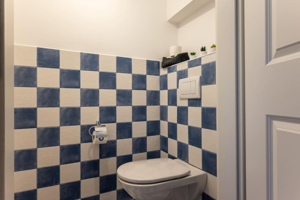 Cozy 1Br Duplex Near Center By Hm Appartement Wenen Buitenkant foto
