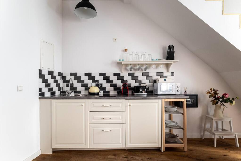Cozy 1Br Duplex Near Center By Hm Appartement Wenen Buitenkant foto